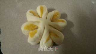 Sweet Potato Butter Flower Bun recipe