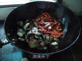 Stir-fried Rice Noodle Meat with Red Pepper recipe