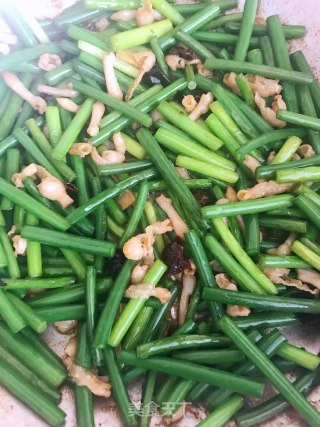 Fried Garlic Seedlings with Bamboo Razor Clams recipe