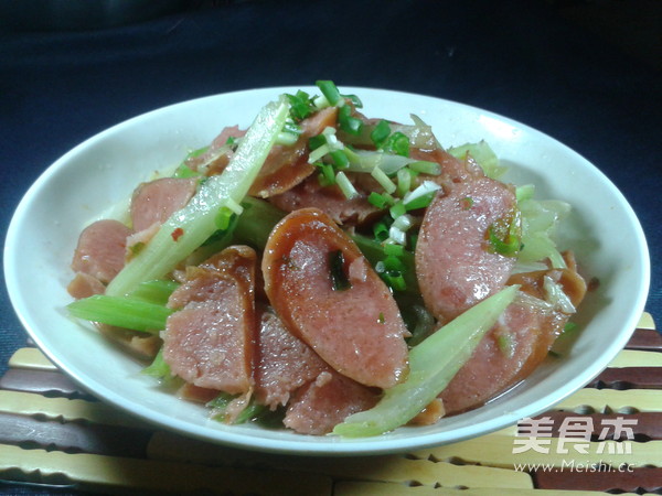 Celery Stir-fried Pork Sausage recipe