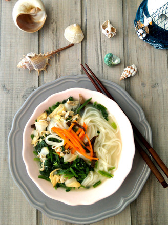 Fresh Noodle Soup with Spinach and Clams recipe