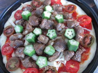 French Black Pepper Beef Pizza recipe