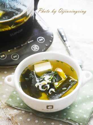 Tofu Soup with Shrimp Skin and Seaweed