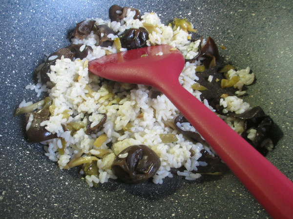 Fried Rice with Black Fungus and Shredded Mustard recipe
