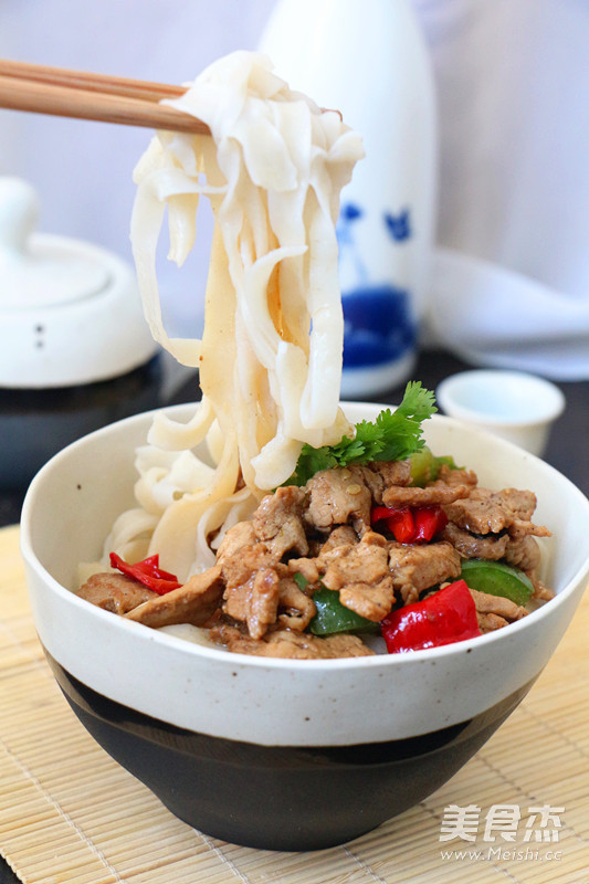 Stir-fried Pork Noodles with Green Pepper recipe