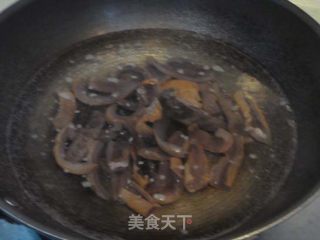 A Pot of Fresh Sea Cucumbers recipe