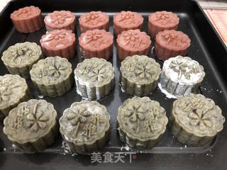 Cantonese Milky Mooncakes recipe