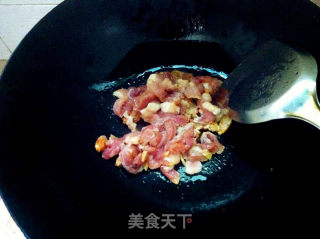 Low-oil Authentic Xiang-flavored Chili Fried Pork recipe