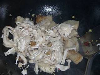 White Jade Mushroom Stewed with Roasted Bran recipe