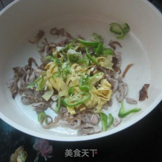 Shredded Eggs and Fungus recipe
