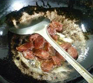 Stir-fried Goose Gizzards with Garlic Spicy Sausage recipe