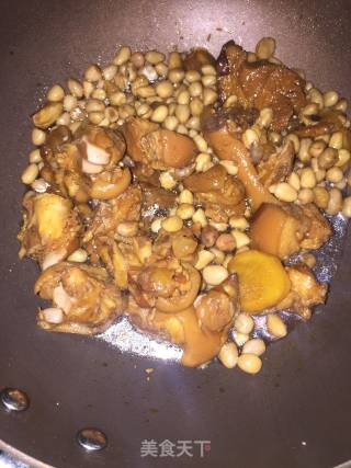 Braised Pork Knuckles with Peanuts recipe