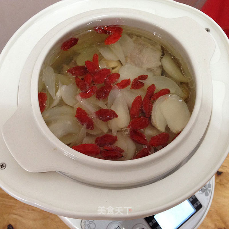 【lotus Seeds and Lily Stewed Lean Meat】----moisturizing Soup recipe