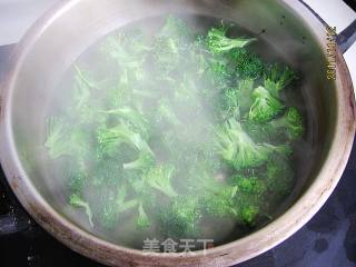 Fried Shrimp Balls with Broccoli recipe