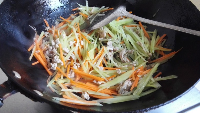 Stir-fried Shredded Pork with Lettuce recipe