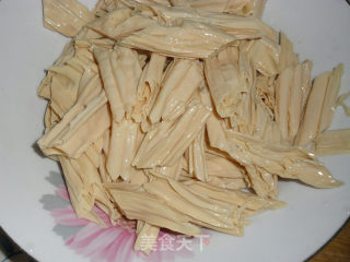 Celery Stir-fried Yuba recipe