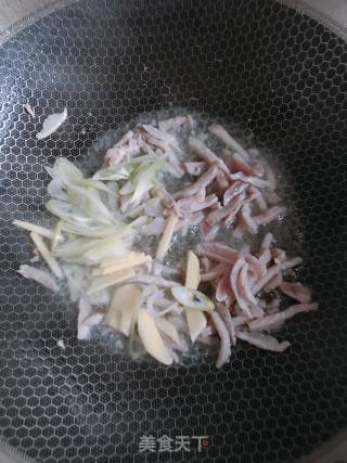 Stir-fried Shredded Cabbage with Shredded Pork recipe