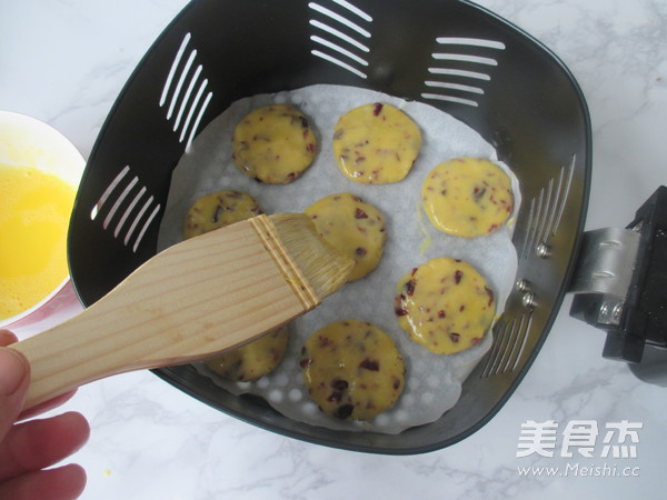 Cranberry Milk Shortbread Cookies recipe