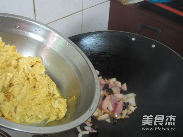 Scrambled Eggs with Onions recipe