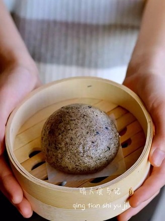 Sweet and Delicious Black Sesame Buns!