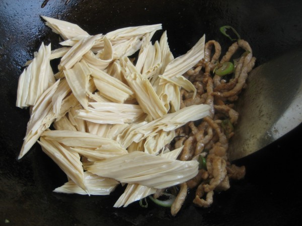 Fried Yuba with Black Fungus recipe