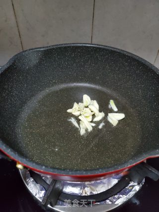 Stir-fried Chi Choy Heart with Garlic Slices recipe