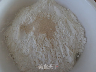 Rye Honey Bean Meal Buns recipe