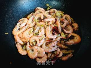 Delicious Small Stir-fry-spicy River Prawns recipe