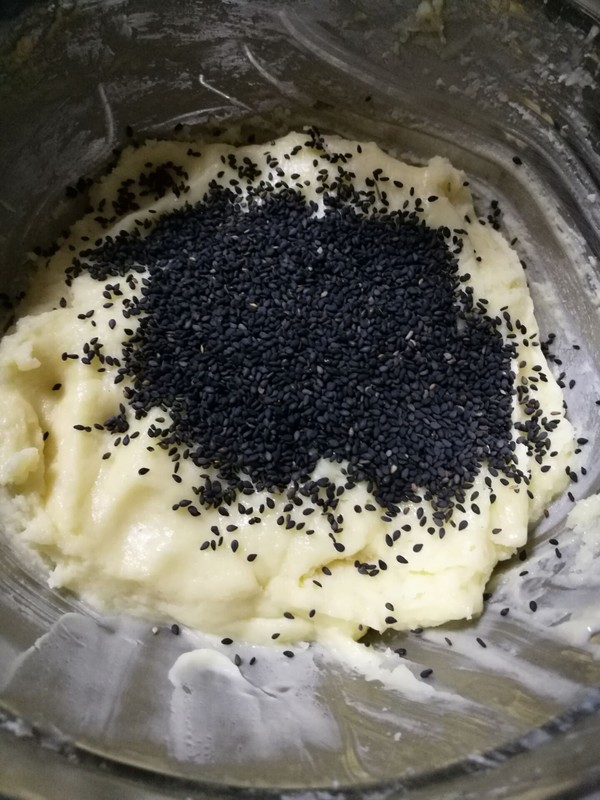 Black Sesame Mochi Bread recipe