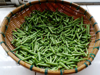 Cowpeas with Garlic and Hemp Sauce recipe