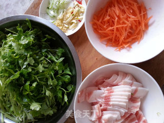 Stir-fried Pork Belly with Small Cress and Carrot recipe