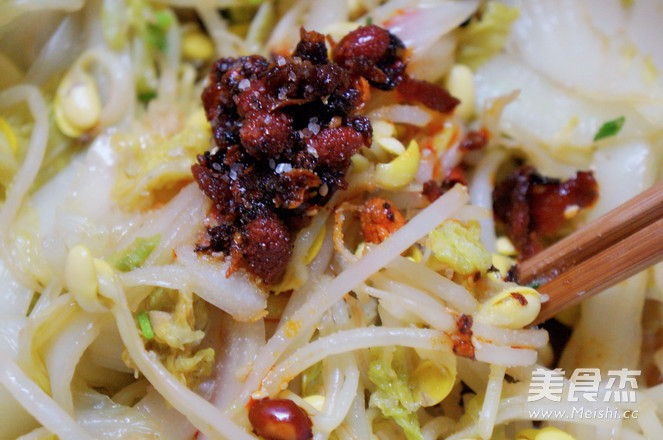 Bean Sprouts Mixed with Cabbage Shreds recipe