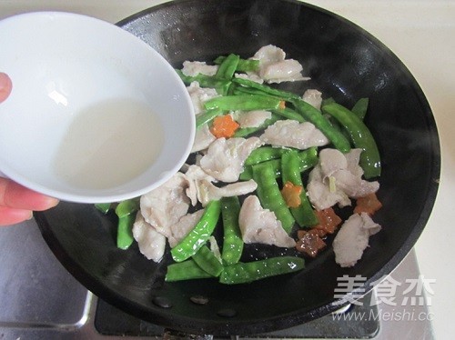 Stir-fried Colorful Fish Fillet with Snow Peas recipe