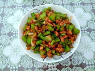 Stir-fried Diced Pork with Celery recipe