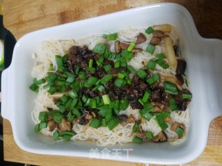 Steamed Rice Noodles with Mushroom Meat Sauce recipe