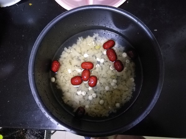 Fragrant Tremella Soup ~ There is A Coup for Making Glue recipe