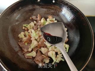 Stir-fried Pork Head with Cauliflower recipe