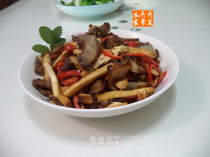 Stir-fried Rice Noodles with Pork