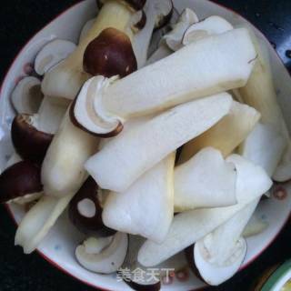 Stir-fried Matsutake with Sweet Beans recipe