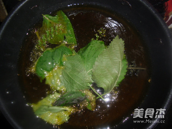 Fried Prawns with Sesame Leaves recipe