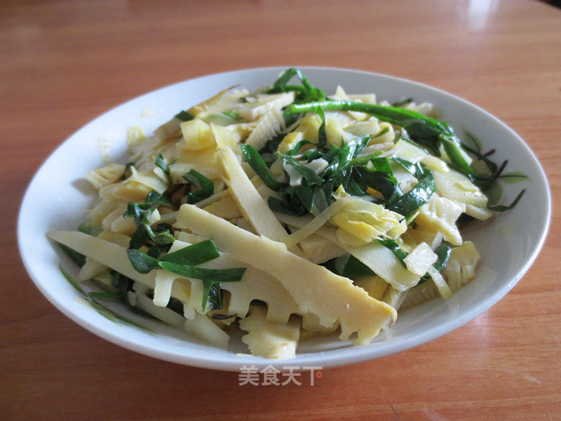 Stir-fried Spring Bamboo Shoots with Spring Leek recipe