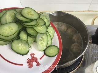 Cucumber Fungus Meatball Soup recipe