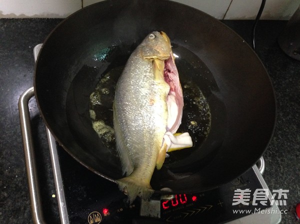 Pan Fried Small Yellow Croaker recipe