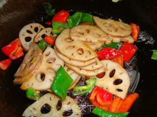 Stir-fried Lotus Root with Green and Red Pepper recipe
