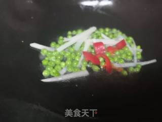Fried Radish with Peas recipe