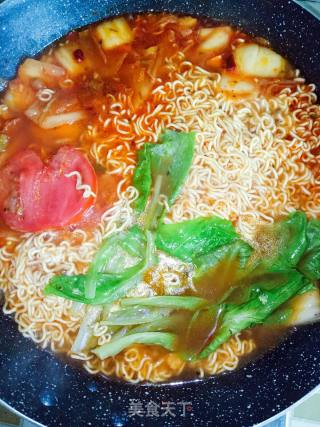 Korean Kimchi Instant Noodles recipe