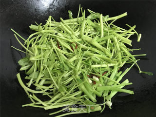 Stir-fried Water Spinach with Pickled Cucumbers recipe