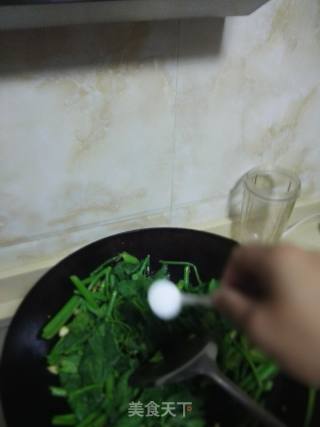 Stir-fried Pumpkin Seedlings recipe