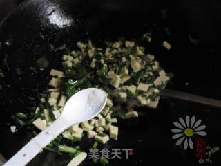 Stir-fried Peanuts with Cilantro and Dried Tofu recipe