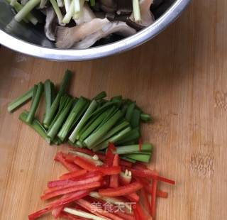 "kaishou Vegetarian" Stir-fried Mushrooms with Leek recipe